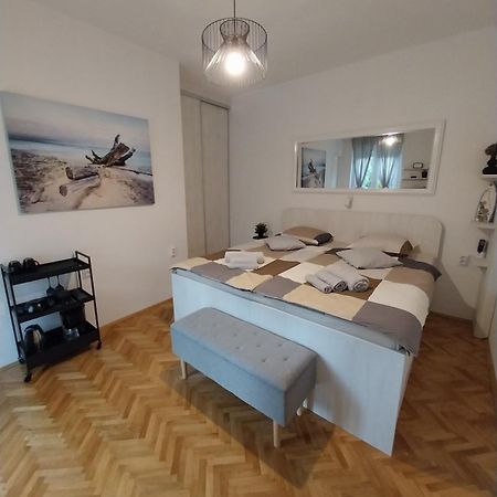 Bed and Breakfast Sobe Sotic Раб Екстер'єр фото